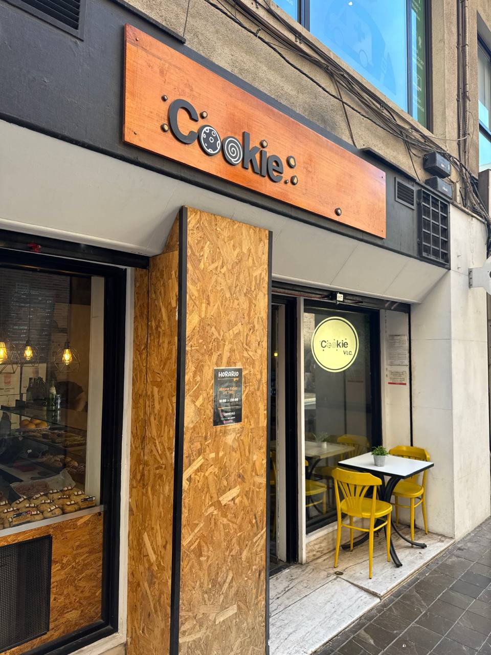 Power bank rental at Cookie VLC, Valencia