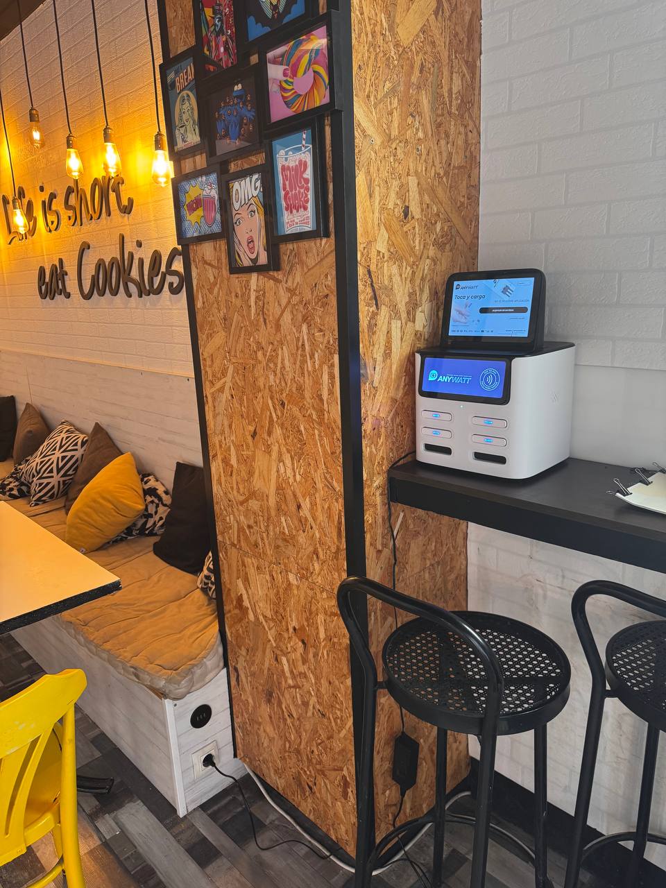 Power bank rental at Cookie VLC, Valencia